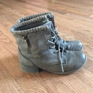 Combat boots